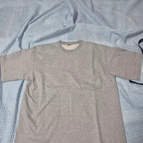 [BUNJANG] AURALEE Gray Roundneck Pocket Short-Sleeve T-shirt / 오라리 그레이 라운드넥 포켓 반팔 티셔츠 팝니다