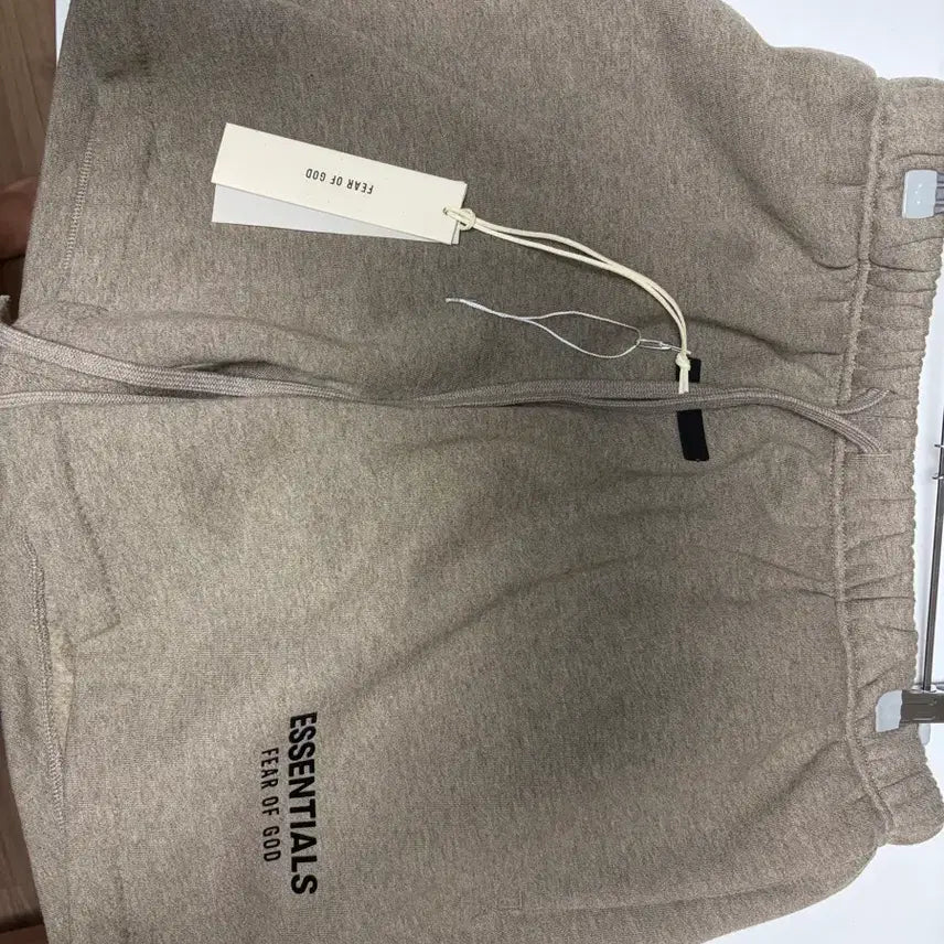 [BUNJANG] Fear of God Essentials Sweat Shorts / 에센셜 스웨트 쇼츠