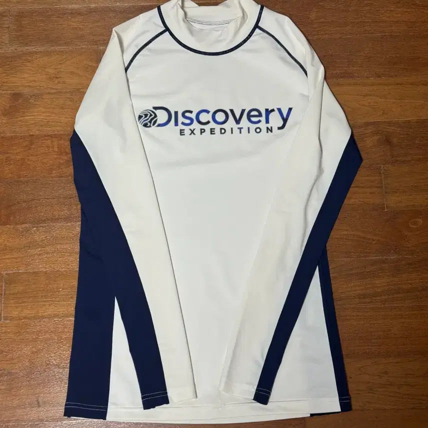[BUNJANG] Discovery Rash Guard Size 95 / 디스커버리 래쉬가드