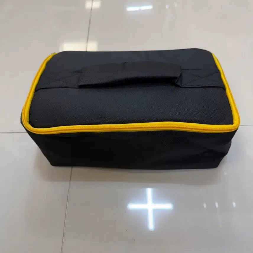 [BUNJANG] Black Yellow Pouch Bag / 블랙 옐로우 파우치 가방