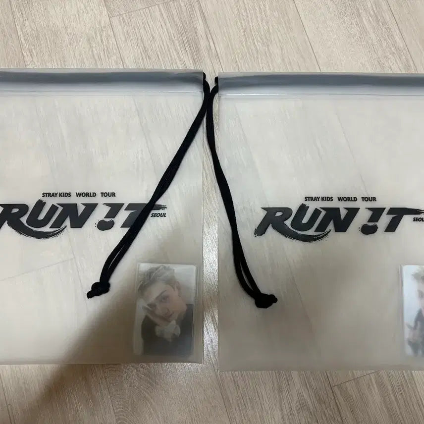 [BUNJANG] Stray Kids RUN IT Concert Pouch Photocard Set / [빠른배송] 스키즈 런잇 첫첫콘 첫막콘 첫콘 막콘 Stray Kids RUN IT 파우치 포카 세트 콘서트 입장 기프트