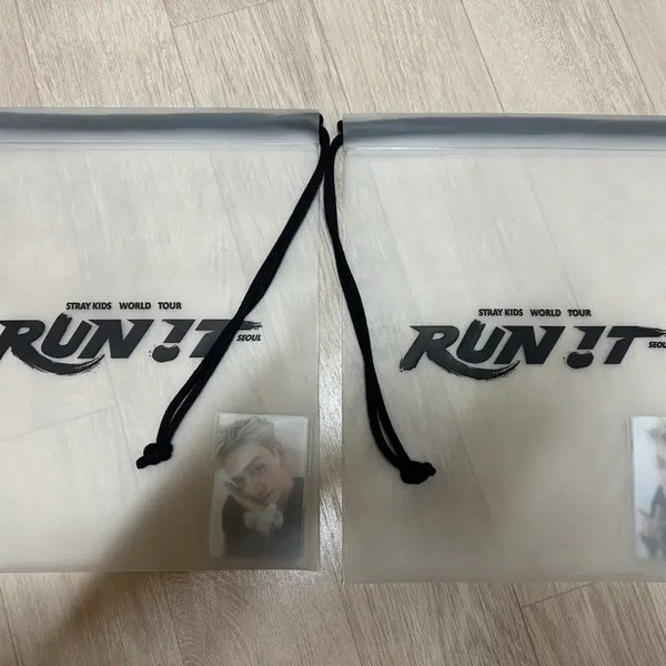 [BUNJANG] Stray Kids RUN IT Concert Pouch Photocard Set / [빠른배송] 스키즈 런잇 첫첫콘 첫막콘 첫콘 막콘 Stray Kids RUN IT 파우치 포카 세트 콘서트 입장 기프트