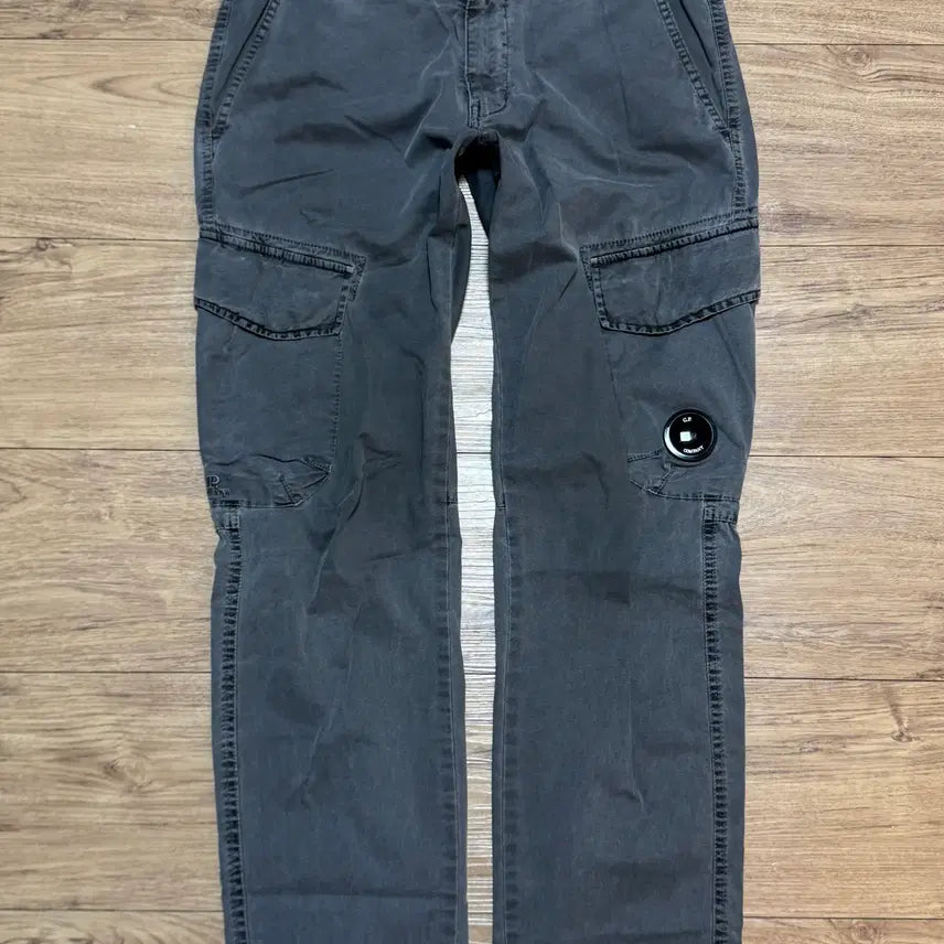 [BUNJANG] CP Company Lens Pocket Cargo Pants Grey Cotton Blend / CP컴퍼니 렌즈 와펜 카고 팬츠 한글택