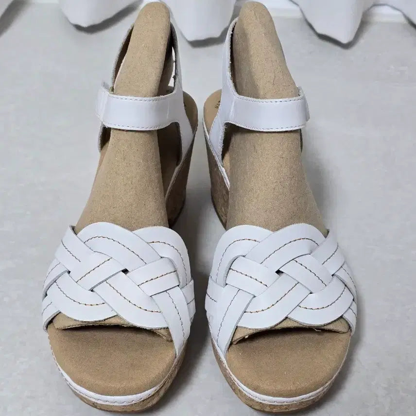 [BUNJANG] Clarks Giselle Coast Leather Wedge Sandals White / [미착용 새상품]클락스 지젤 코스트 가죽 웨지 샌들 팝니다.