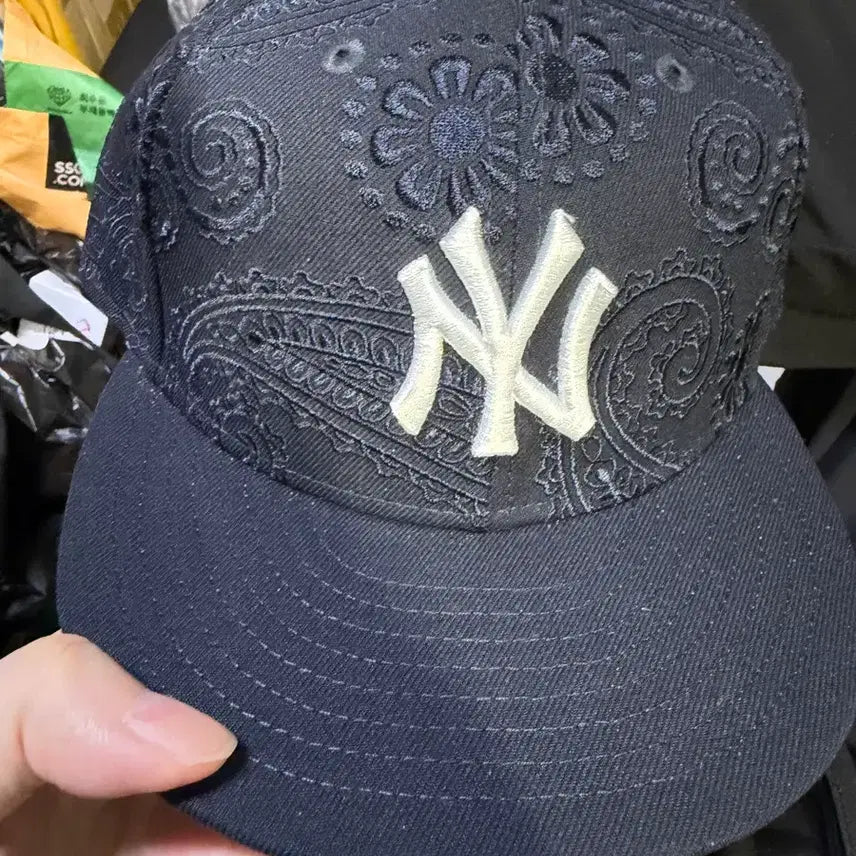 [BUNJANG] New Era MLB New York Yankees All Over Paisley Fitted Cap Navy / MLB 뉴욕 양키스 올오버 페이즐리 피티드캡 네이비