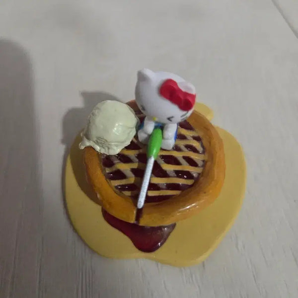 [BUNJANG] Hello Kitty Pie Figure / 헬로키티 파이 피규어