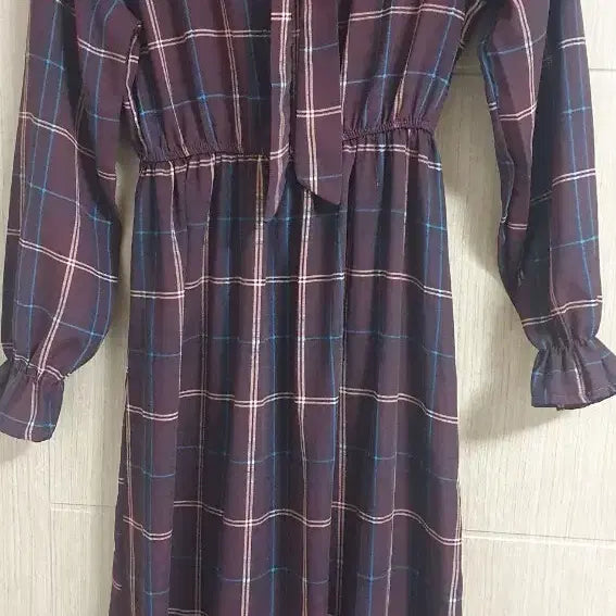 [BUNJANG] V-Neck Plaid Ribbon Long Dress / V넥 체크 패턴 리본 롱 원피스