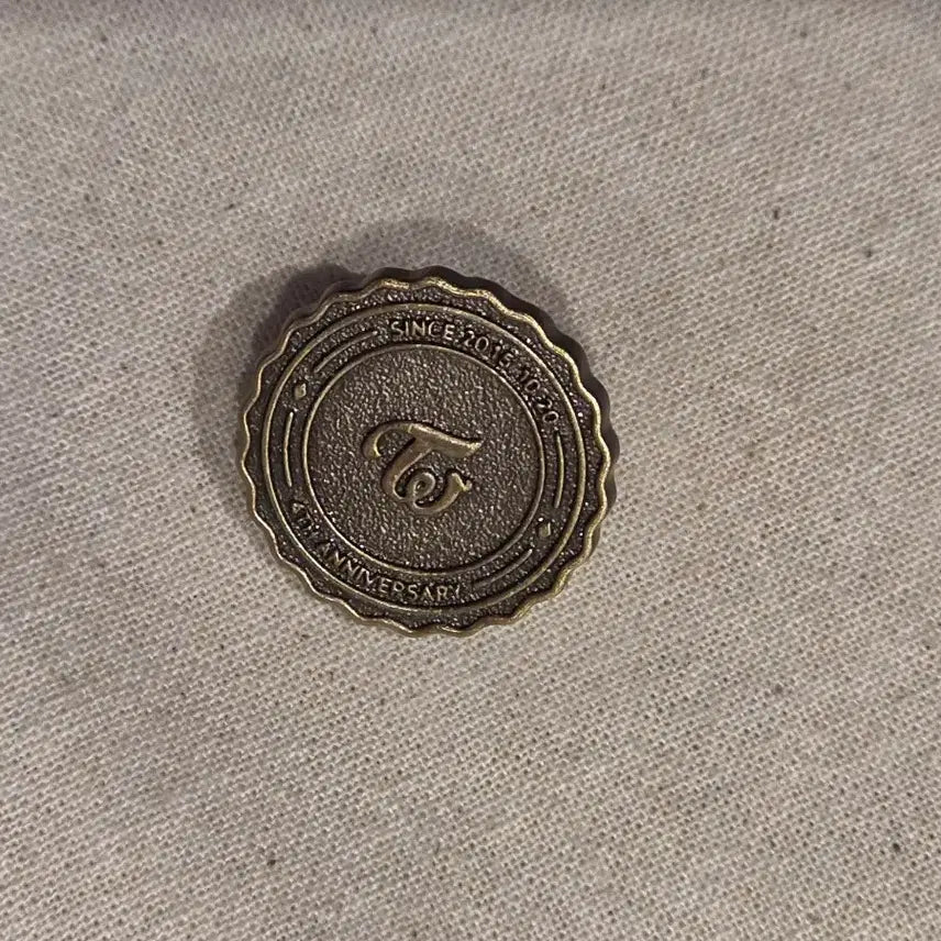 [BUNJANG] Twice 4th Anniversary Badge / 트와이스 4주년 기념 뱃지 twice