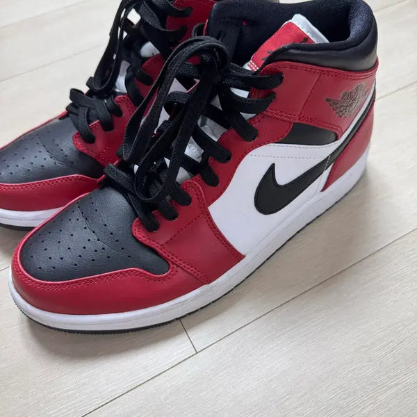 [BUNJANG] Nike Air Jordan 1 Mid Black Toe / 나이키 에어 조던 1 미드 블랙토 275