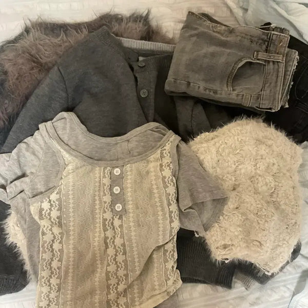 [BUNJANG] Women's Clothing Bundle - 13 Pieces (Knitwear, Sweaters, T-shirts, Summer & Fall Apparel) / 옷 13벌 일괄 판매해요!! 니트 겨울 가을 반팔 여름 여성의류