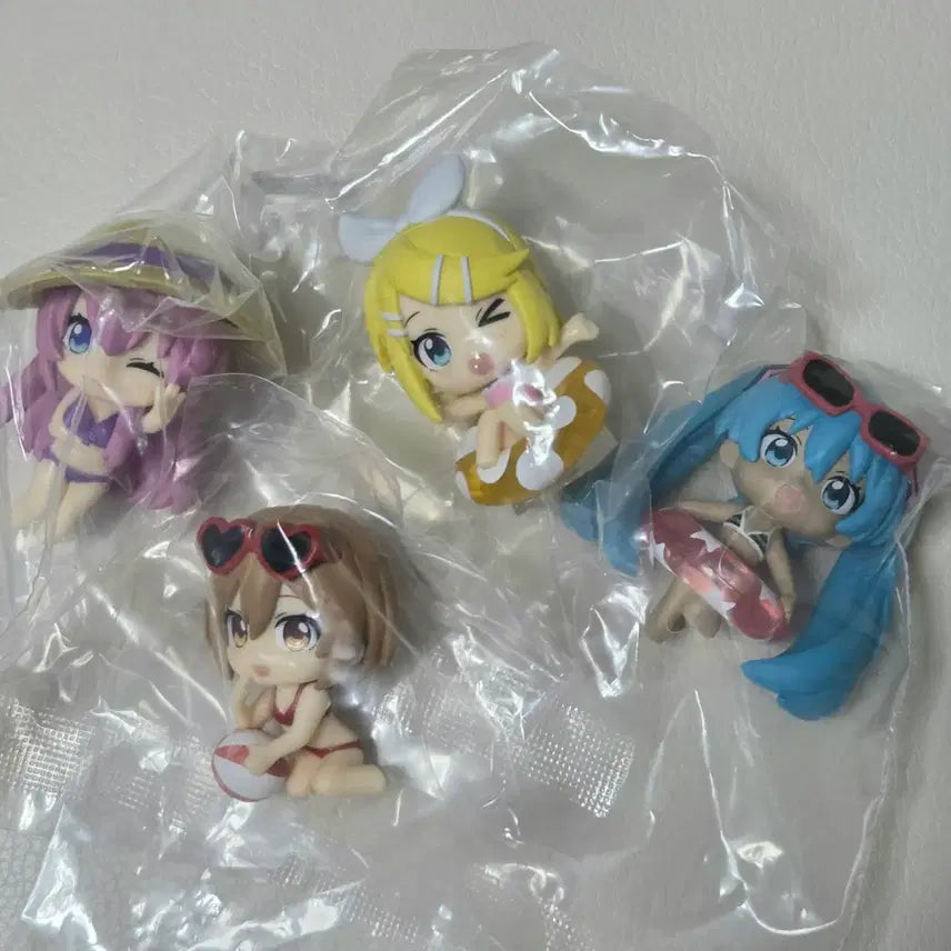 [BUNJANG] Hatsune Miku Tanning, Meiko, Rin, Luka Bundle Set Figures / (일괄)다함께 수영장 가챠 태닝미쿠 메이코 린 루카 피규어