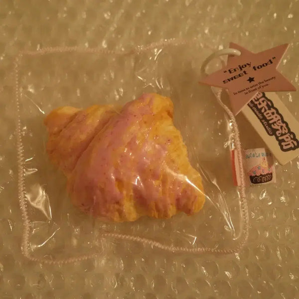 [BUNJANG] Nienie Strawberry Croissant Squishy / Nienie 녜녜연구소 딸기 크루아상 말랑이 샤오홍슈