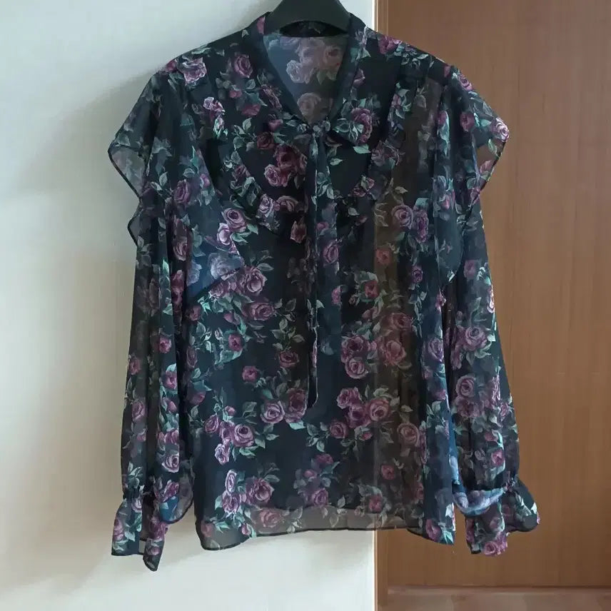 [BUNJANG] Black Rose Pattern Chiffon Ribbon Blouse / 블랙 로즈 패턴 쉬폰 리본 블라우스