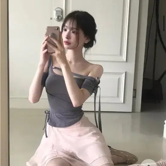 [BUNJANG] Cloud Emotion Grey Off-Shoulder Shirring String Blouse / [세탁 1회 새상품] 클라우드이모션 그레이 오프숄더 셔링 스트링 끈 블라우스
