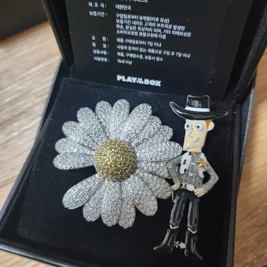 [BUNJANG] PEACEMINUSONE x Toy Story Daisy Jewel Pin - New / 피스마이너스원 토이스토리 더 퍼스트 팬 데이지 쥬얼 핀 뱃지 새상품