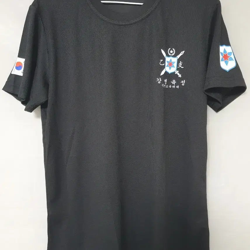 [BUNJANG] Black Short Sleeve T-Shirt with 'Kang Byung Yuk Sung' Slogan / 검은색 반팔 티셔츠 강병육성 문구