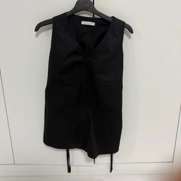 [BUNJANG] Nyunyu Black V-Neck Shirring Sleeveless Top / nyunyu 뉴뉴 블랙 브이넥 셔링 민소매 나시