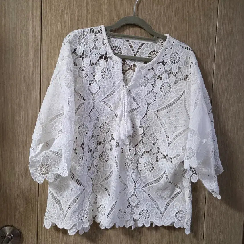 [BUNJANG] Flower Lace Crochet Blouse - Free Size / 새상품 플라워 레이스 크로셰 블라우스 free