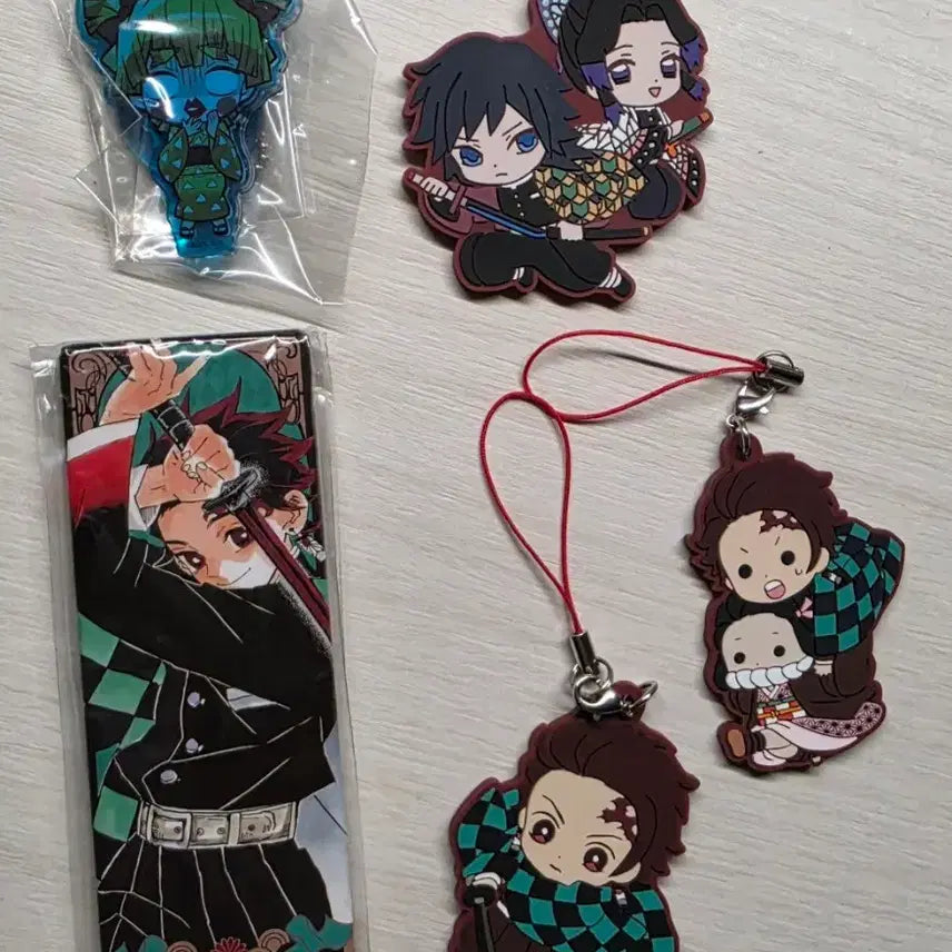 [BUNJANG] Demon Slayer Tanjiro Acrylic Keychain & Badge Set / 귀멸의 칼날 탄지로 뱃지, 키링