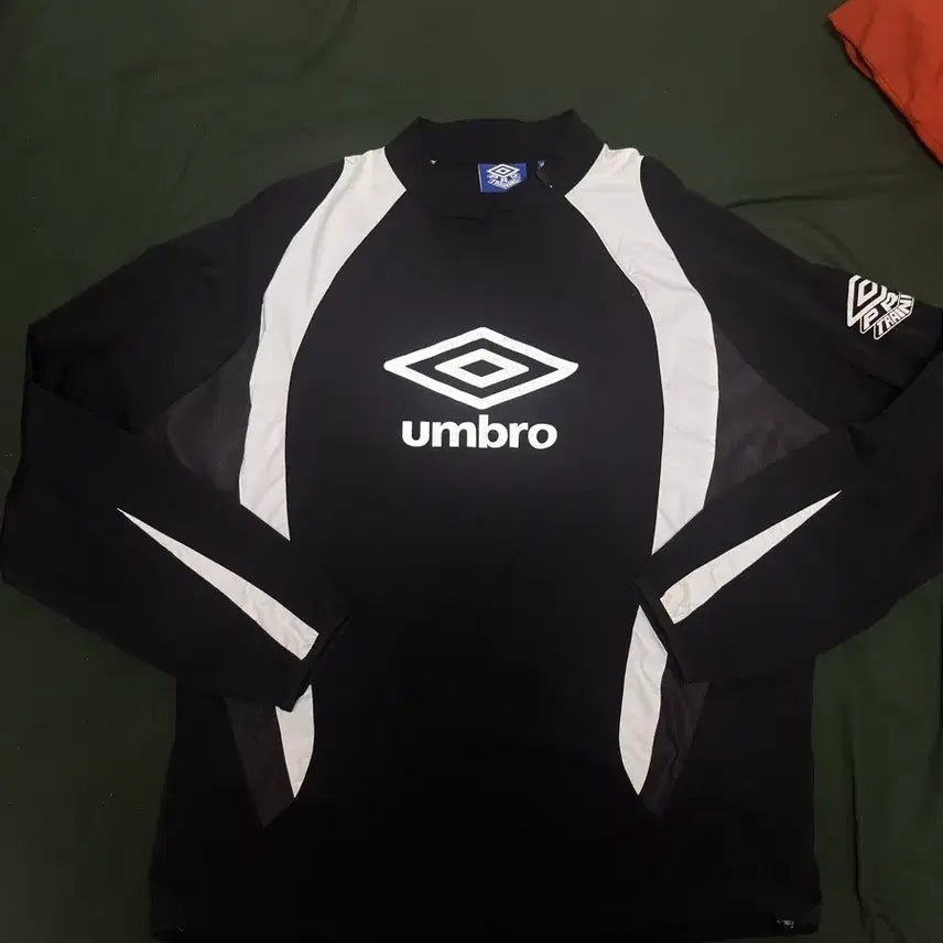 [BUNJANG] Umbro PTR Warm-up Highneck Fuste L / 엄브로 PTR 워밍업 하이넥 피스테 L