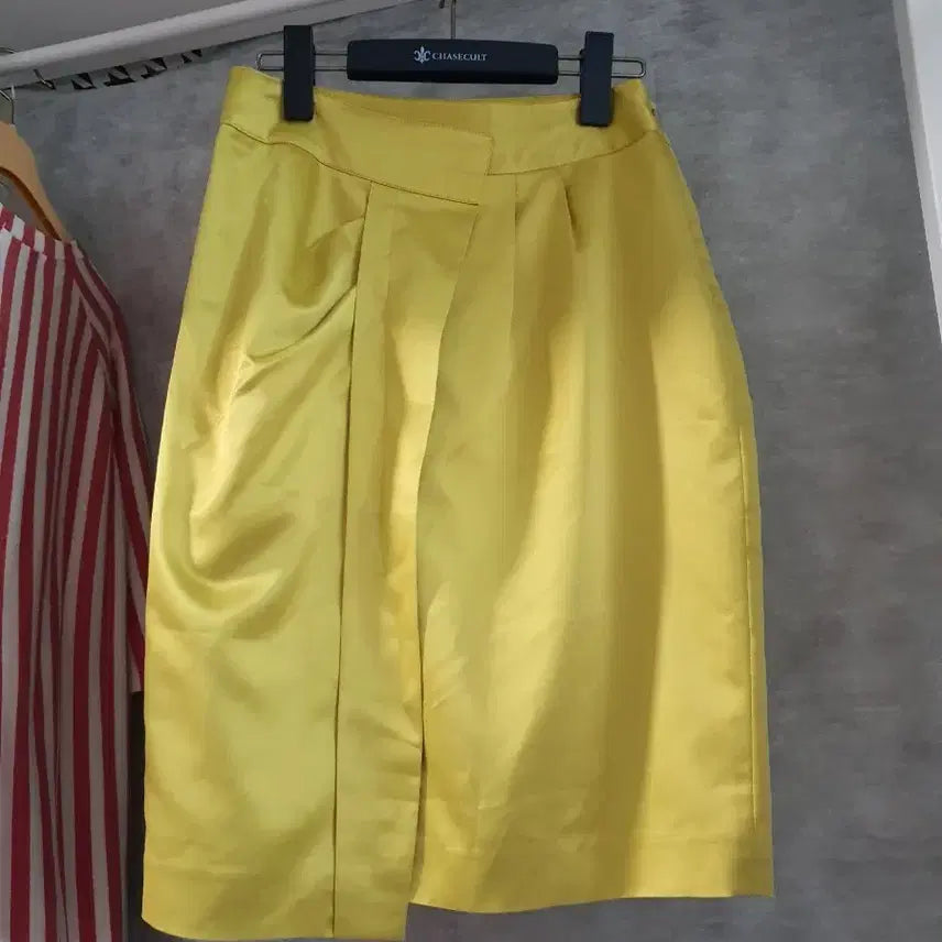 [BUNJANG] Yellow Culotte Skirt Size 55 / 옐로우 큐롯 스커트 55