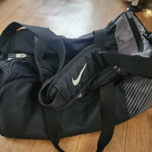 [BUNJANG] Nike Duffle Bag Black / 나이키 더플 백 블랙
