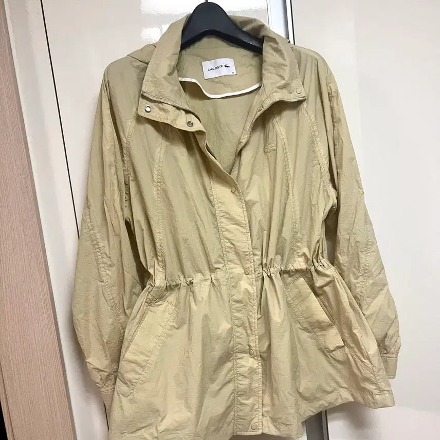[BUNJANG] Lacoste Lightweight Hooded String Jumper Jacket - Yellow Beige / 22년 라코스테 LACOSTE 바스락 후드 스트링 점퍼 경량 바람막이 자켓 옐로우 베이지 간절기 장마철