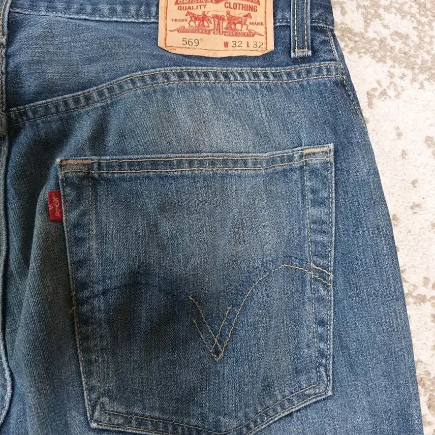 [BUNJANG] Levi's 569 Loose Straight Jeans (W32 L32) / 리바이스 569 루즈 스트레이트 청바지 중청 (W32 L32)
