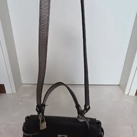 [BUNJANG] Black Leather Tote Bag/Shoulder Bag (32cm x 25cm) / 블랙 레더 토트백 숄더백 겸용 가로32세로25