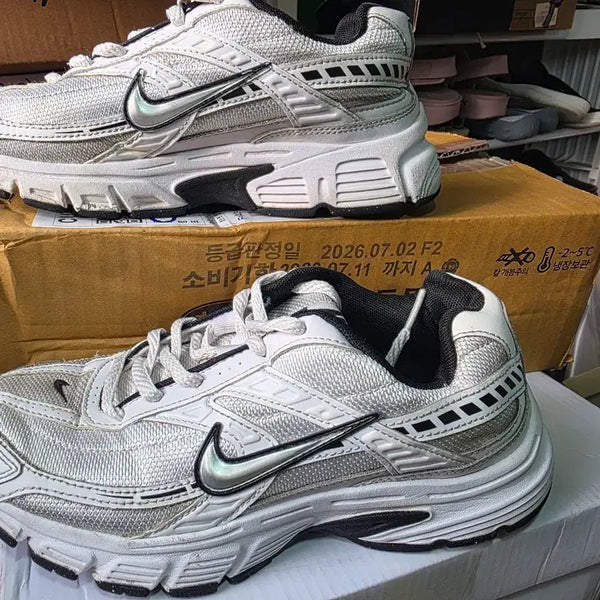 [BUNJANG] Nike Initiator White Black (235) / 나이키 이니시에이터 화이트 블랙 235