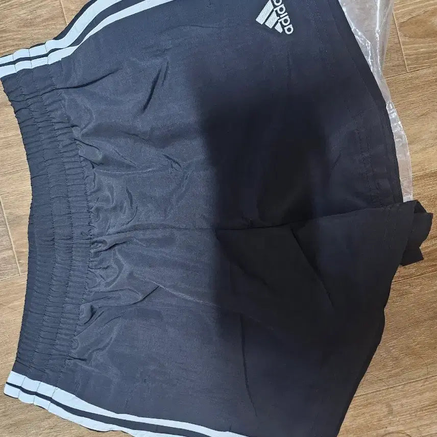 [BUNJANG] Adidas W 3S Woven Shorts HT3397 / 아디다스 W 3S 우븐 쇼츠 HT3397 S사이즈