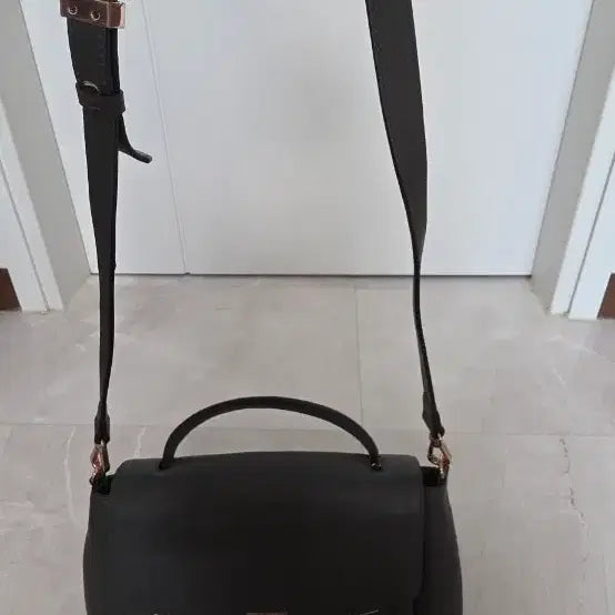[BUNJANG] Bruno Magli Women's Leather Crossbody Bag / 브루노말리 여성 가죽 크로스백 가로31세로21