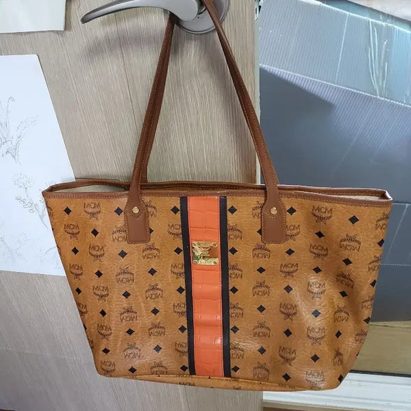 [BUNJANG] MCM Signature Logo Shoulder Bag / 엠씨엠 가방 성주택 있어요