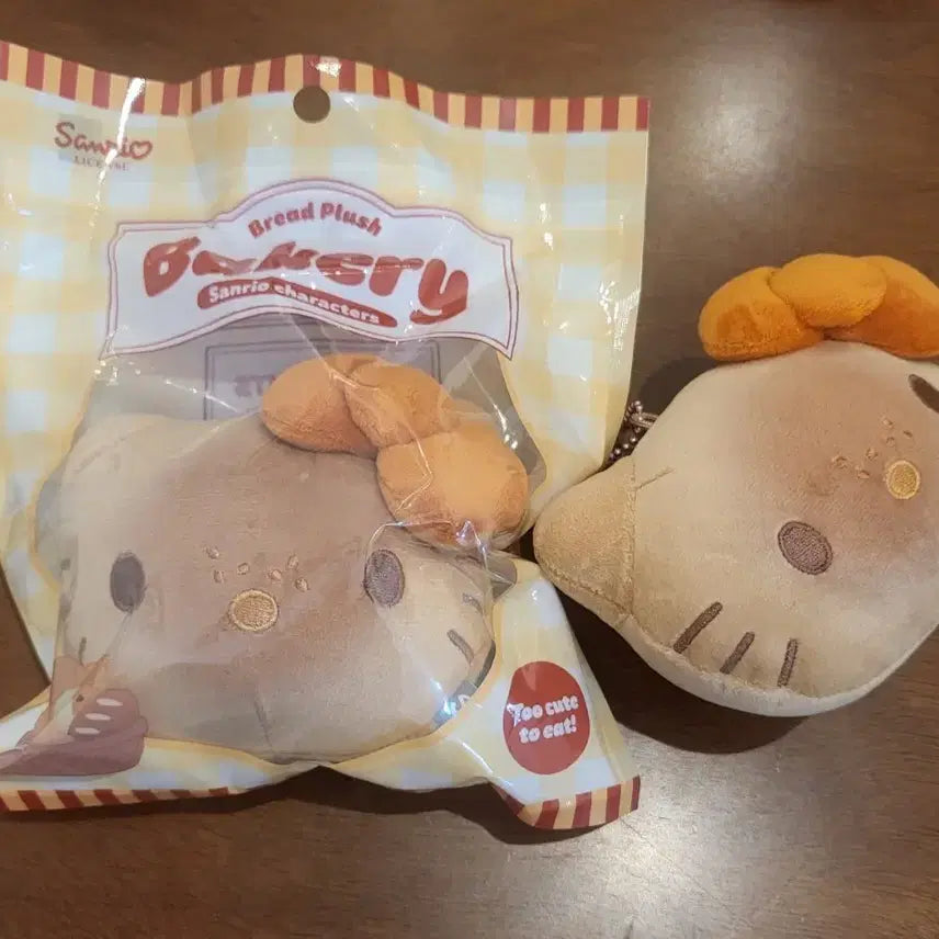 [BUNJANG] Sanrio Bakery Hello Kitty Baked Bread Charm / 산리오 베이커리 헬로키티 구운빵 키링 1개