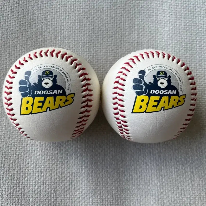 [BUNJANG] Doosan Bears "Half-Moon Bear" Logo Ball Set (1999-2009) / 두산 반달곰 로고볼 (1999-2009) 2개