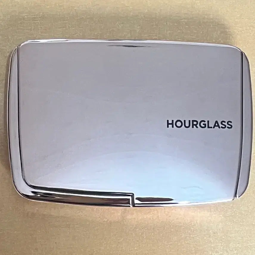 [BUNJANG] Hourglass Vanish Airbrush Pressed Powder Translucent Light / 아워글래스 배니쉬 에어브러쉬 프레스드 파우더 TRANSLUCENT LIGHT 미사용 새상품