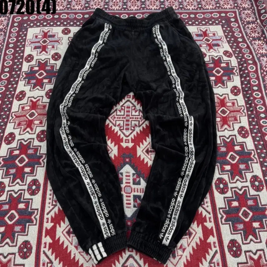 [BUNJANG] Adidas Three-Stripes Velvet Track Pants Black / 아디다스 삼선 벨벳 트레이닝 바지 블랙 0720