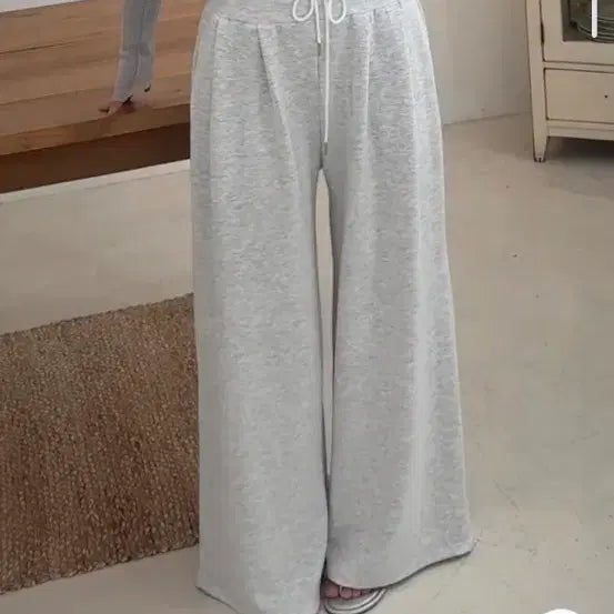 [BUNJANG] Ennuell Flowy Wide-Leg Pants / 엔뉴엘 찰랑이 와이드 팬츠
