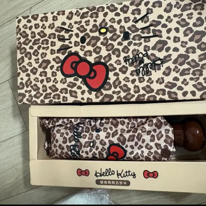 [BUNJANG] Hello Kitty Leopard 3-Section Sun Umbrella / 헬로키티 레오파드 3단 양산