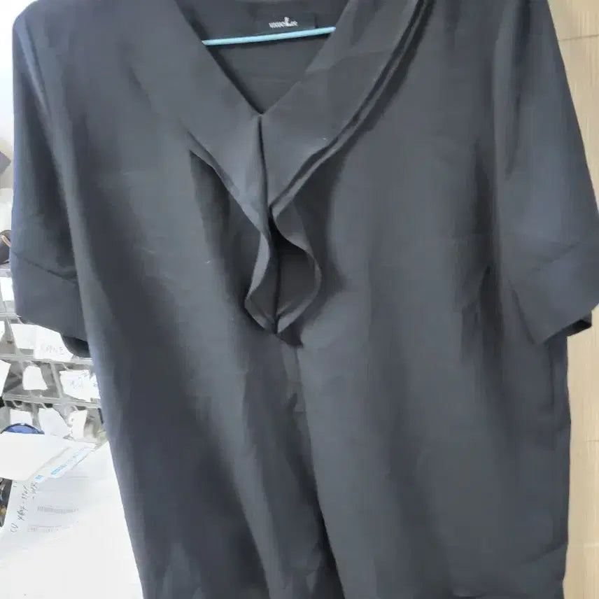 [BUNJANG] Black V-Neck Frill Blouse / 브라우스