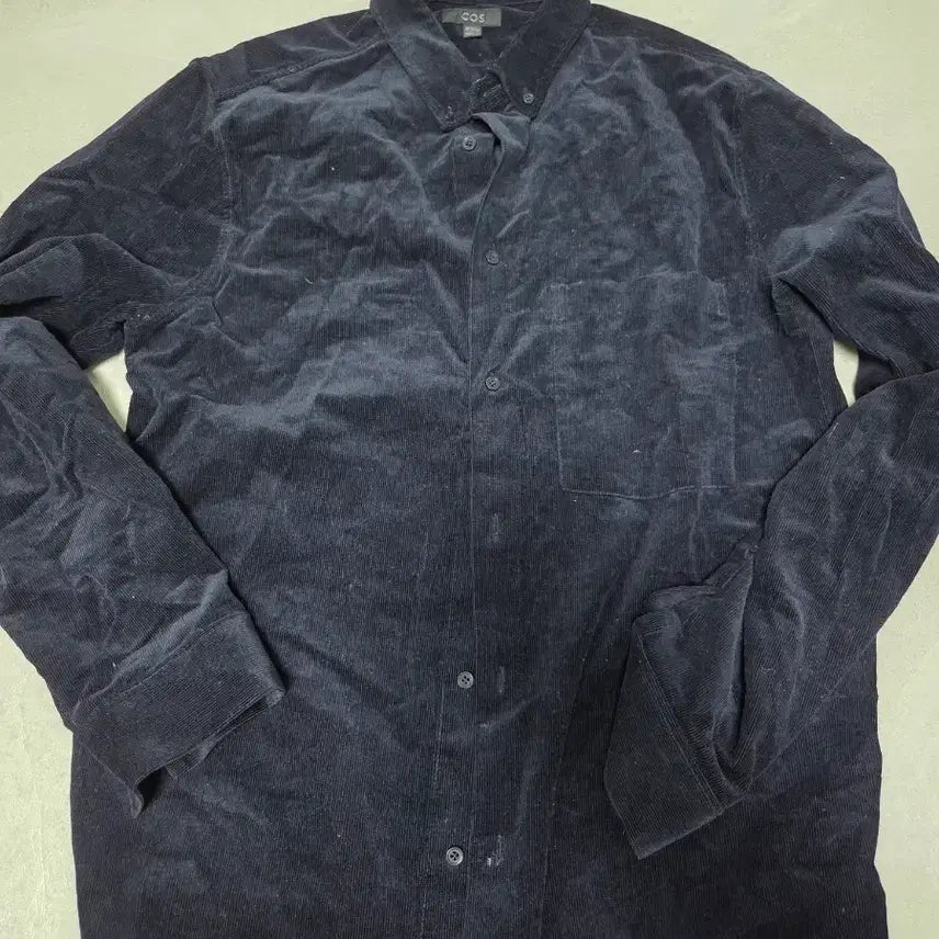 [BUNJANG] COS Oversized Corduroy Button-Down Shirt Navy / COS(코스) 오버핏 코듀로이 버튼다운 셔츠 (네이비)