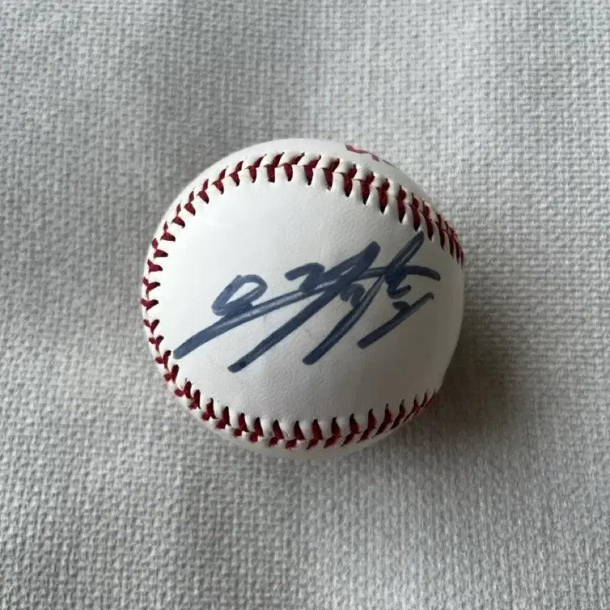 [BUNJANG] Oh Ji-hwan LG New Logo Signed Baseball / 오지환 LG 신로고 로고볼 친필사인