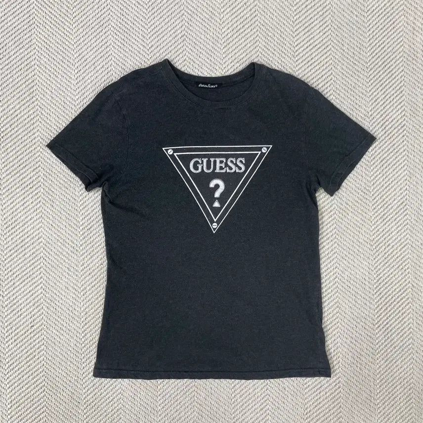 [BUNJANG] Guess Women's Triangle Logo T-Shirt Charcoal / 게스 여성 삼각로고 반팔티 차콜