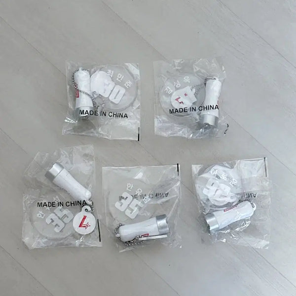 [BUNJANG] SSG Landers Baseball Bat Keychain Gacha (Kim Sung-hyun, Han Yu-seom, Lee Ro-woon) / SSG 랜더스 응원봉 키링 가챠 김성욱 한유섬 이로운