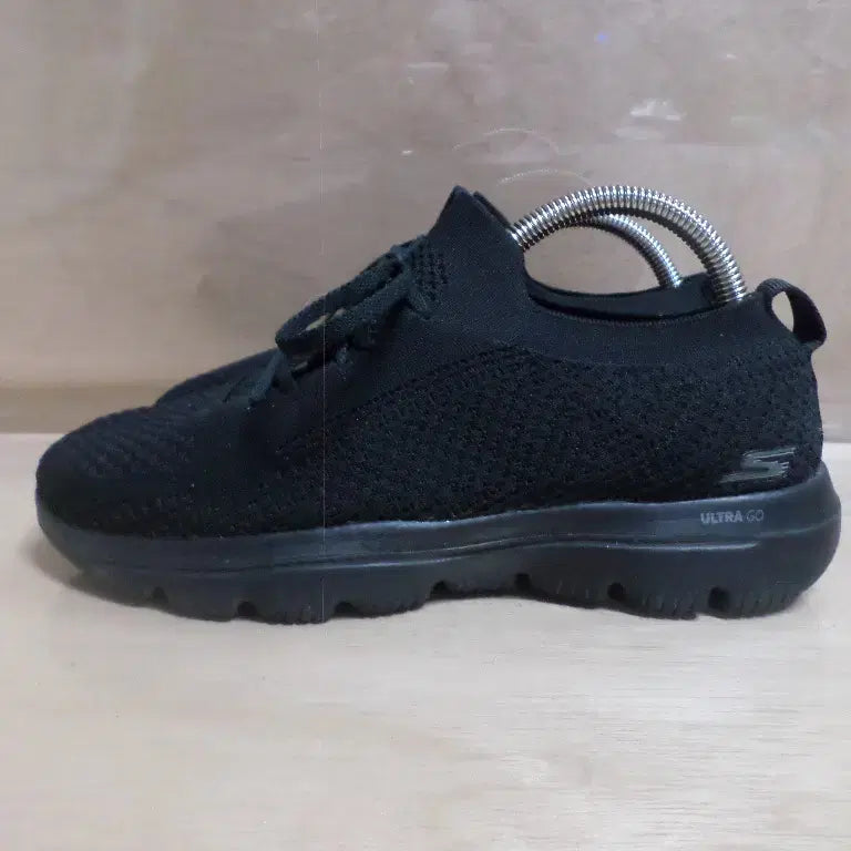 [BUNJANG] Skechers Go Walk Ultra Go Black Sneakers / 후루룩구제2 245 스케쳐스 고워크 울트라고 블랙 운동화 260726