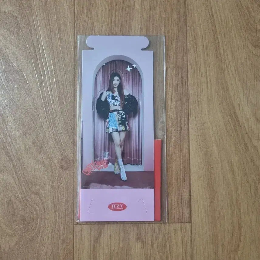[BUNJANG] ITZY LOCO Chaeryeong Standing Card + Special Card Set (Red) / 있지 ITZY 크인럽 LOCO 로코 채령 스탠딩카드+스페셜카드세트