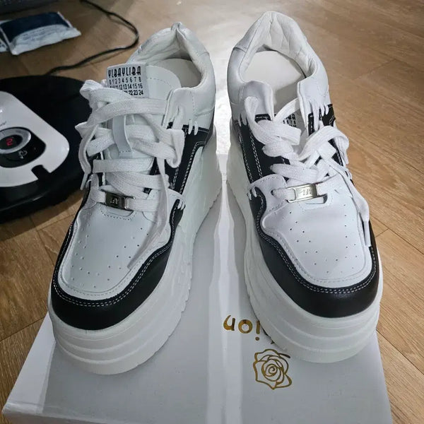 [BUNJANG] YLABAYLIBA White Black Sneakers / YLABAYLIBA 스니커즈 화이트 블랙 스탠딩화