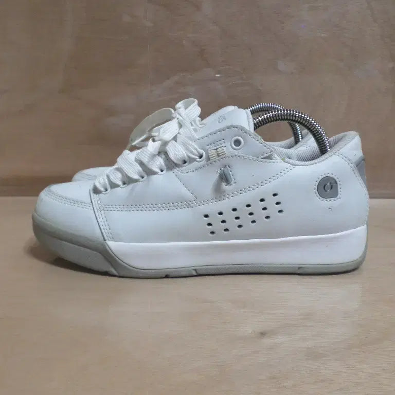 [BUNJANG] Gravis White Sneakers Board Shoes / 후루룩구제2 245 그라비스 화이트 운동화 보드화 260726