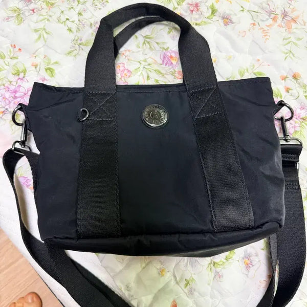 [BUNJANG] Kipling Chic Black Daily Tote Crossbody Bag M KOCBT17 EDBK / 키플링 시크 블랙 데일리 토트 크로스백 민타 M KOCBT17 EDBK