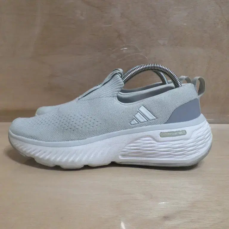 [BUNJANG] Adidas Cloudfoam Go Lounger Sneakers / 후루룩구제2 240 아디다스 클라우드폼 고 라운저 운동화 260726